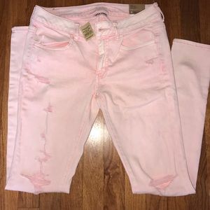 American Eagle jeans size 6R low rise. NWT